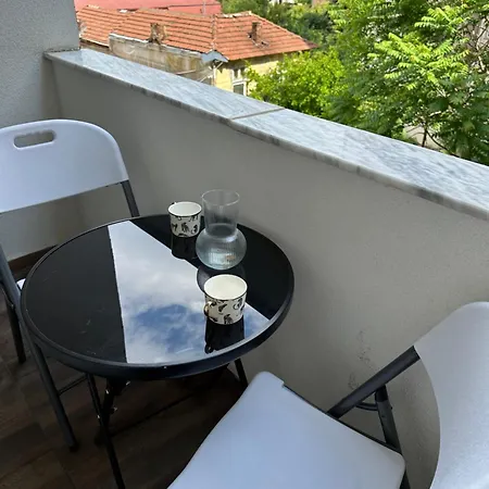 Vibes Of Skopje Apartment -Only 5 To 7 Minutes Walk To The Central Town Square Exterior photo