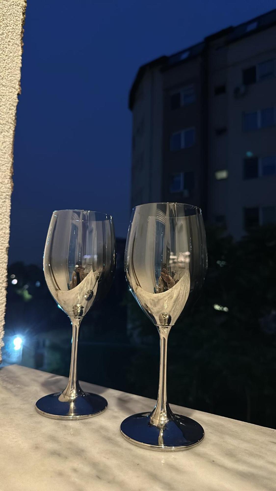 Vibes Of -only 5 To 7 Minutes Walk To The Town Square Appartamento