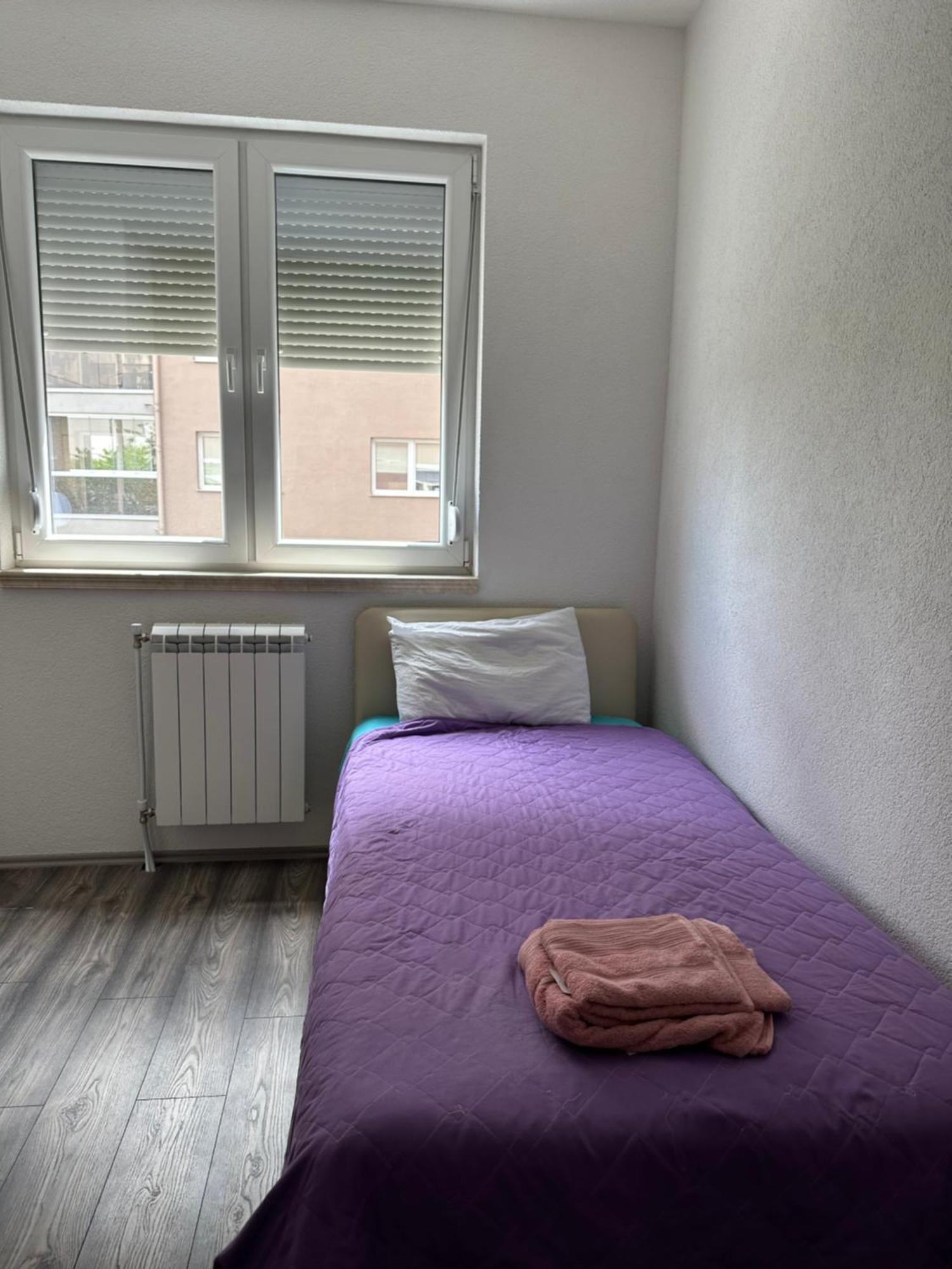 Vibes Of -only 5 To 7 Minutes Walk To The Town Square Appartamento